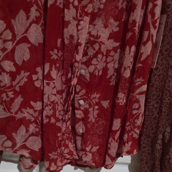 Free People "HENDRIX" Red Floral Blouse with Long Sleeves. M - Picture 8 of 14